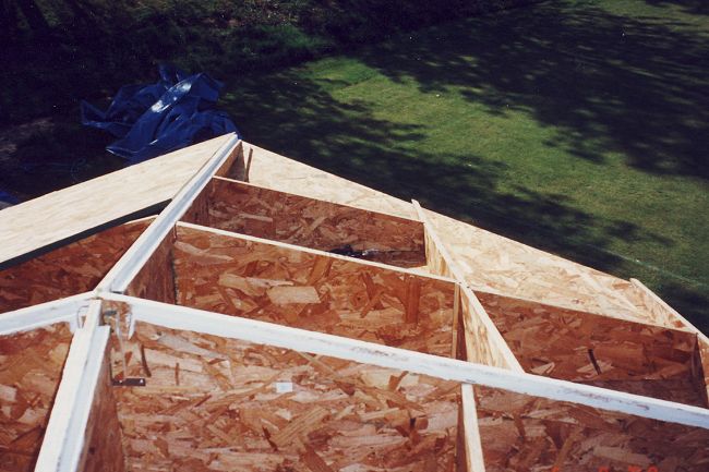 6 Untitled-Scanned-32ut4_edited-1.jpg - Showing roof panel detail